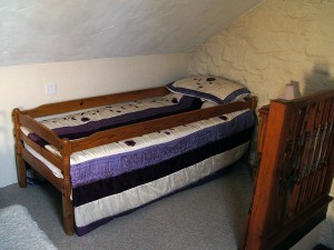 Single bed 1 with side supports